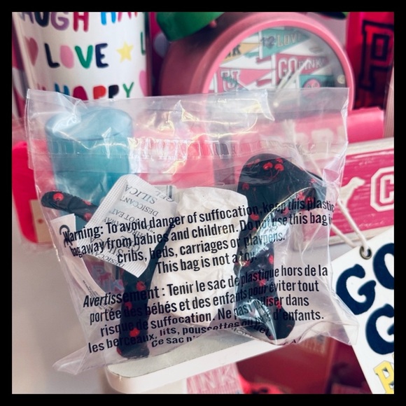 💕ⓅⒾⓃⓀ ⓋⓈ Micro Dog Black Mini Cherries Print Keychain Charm NWT💕 - Picture 4 of 4